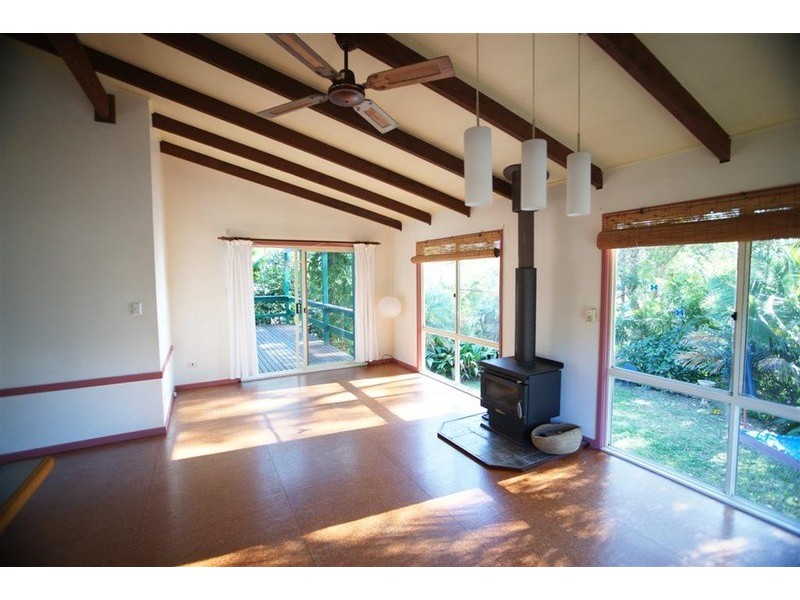 4 Gilba Avenue, Ocean Shores NSW 2483