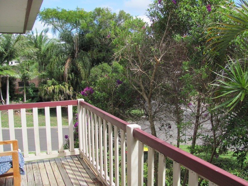 1 Nandroya Avenue, Ocean Shores NSW 2483