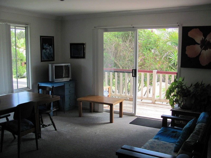 1 Nandroya Avenue, Ocean Shores NSW 2483