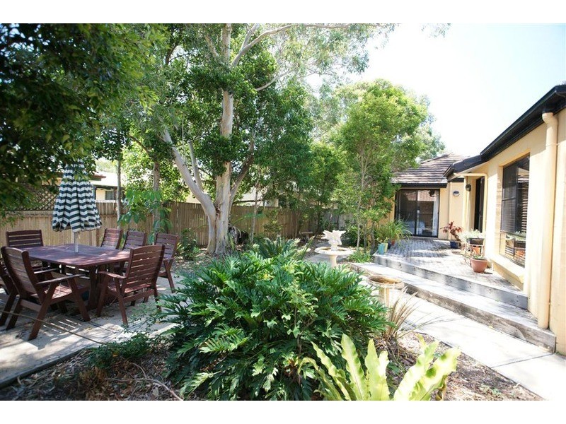 1 Barkala Court, Ocean Shores NSW 2483