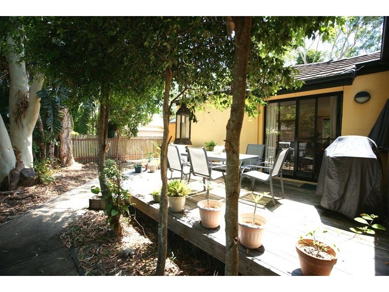 1 Barkala Court, Ocean Shores NSW 2483