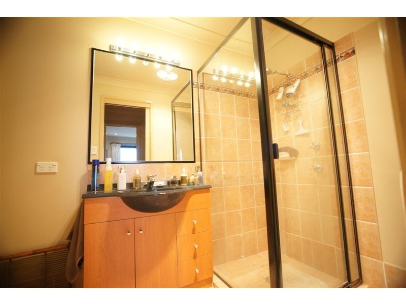 1 Barkala Court, Ocean Shores NSW 2483