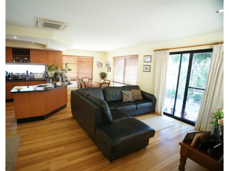 1 Barkala Court, Ocean Shores NSW 2483