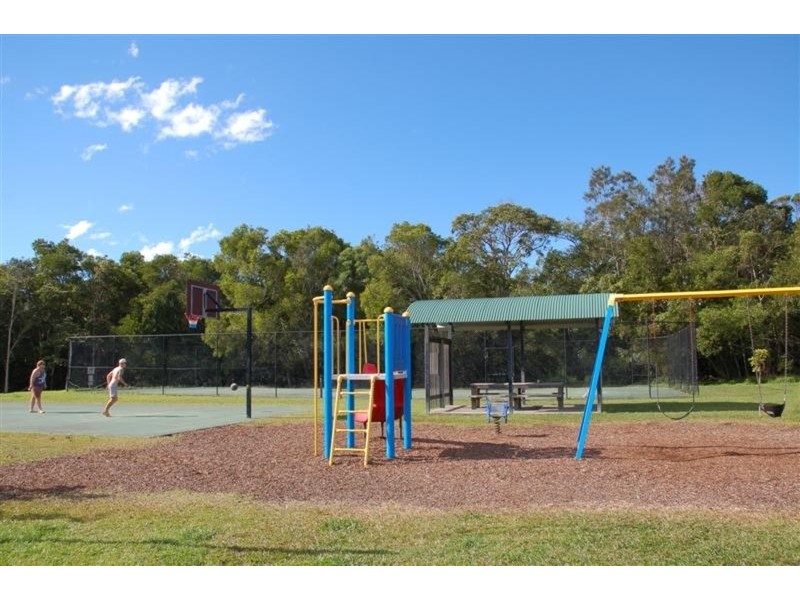 5 Mia Court, Ocean Shores NSW 2483