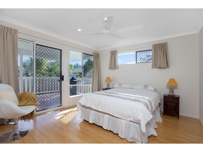 27 Natan Court, Ocean Shores NSW 2483