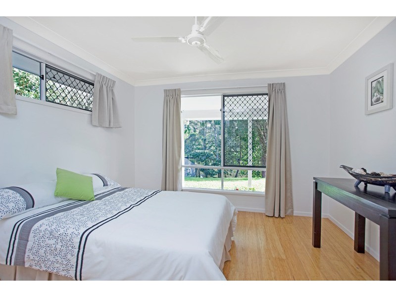 27 Natan Court, Ocean Shores NSW 2483