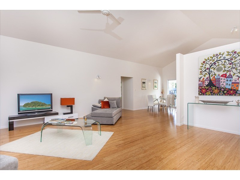 27 Natan Court, Ocean Shores NSW 2483