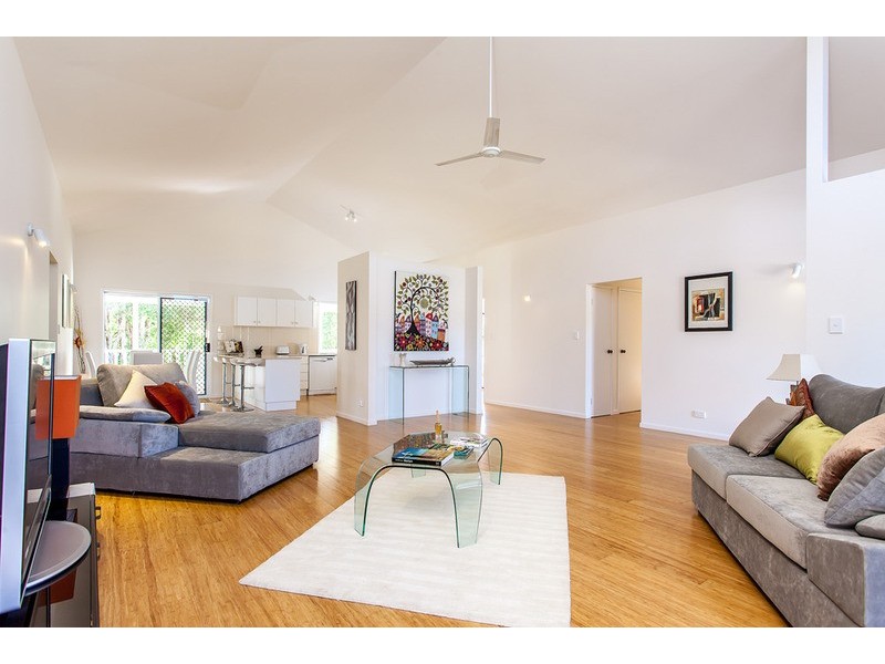 27 Natan Court, Ocean Shores NSW 2483