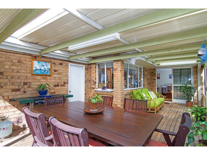 19 Bulgoon  Crescent, Ocean Shores NSW 2483