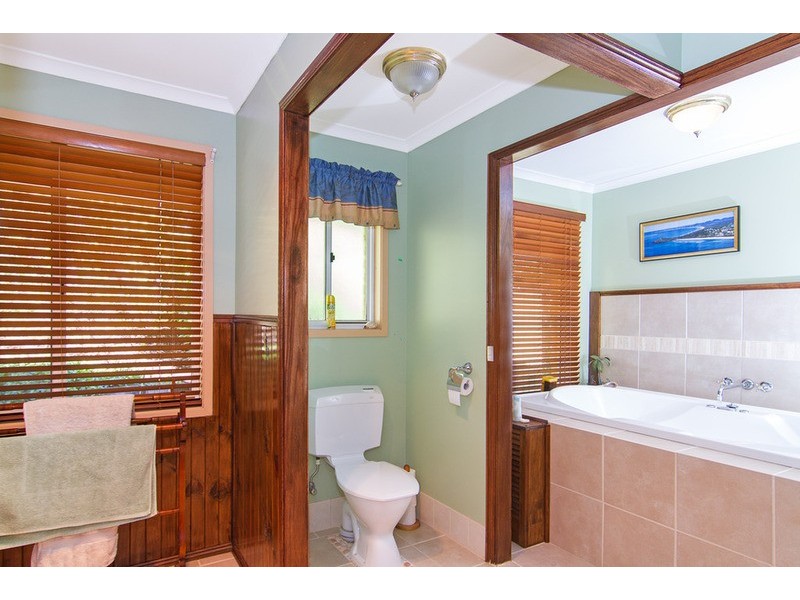 19 Bulgoon  Crescent, Ocean Shores NSW 2483