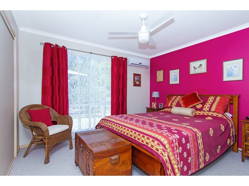 19 Bulgoon  Crescent, Ocean Shores NSW 2483