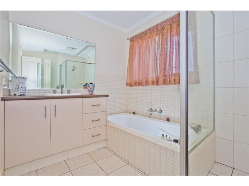 37 Natan Court, Ocean Shores NSW 2483