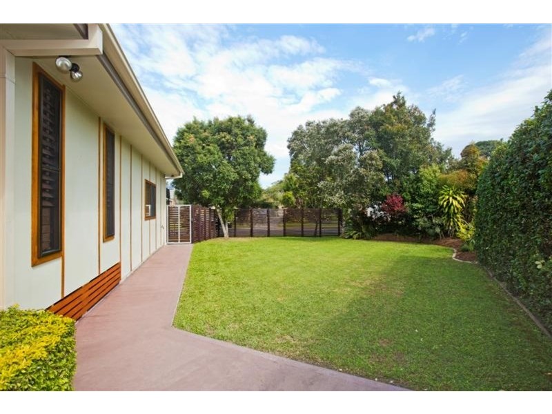 37 Natan Court, Ocean Shores NSW 2483