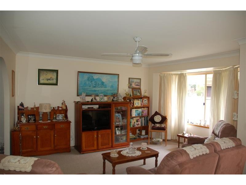 19 Narooma  Drive, Ocean Shores NSW 2483