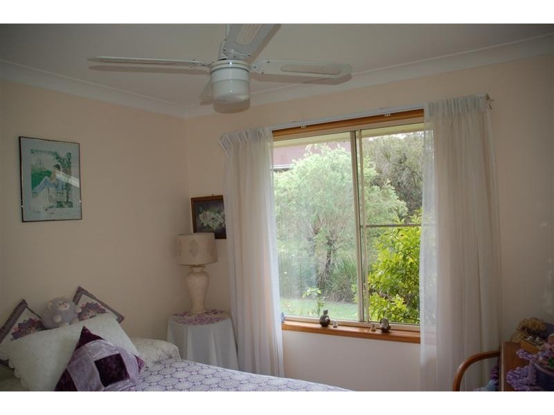 19 Narooma  Drive, Ocean Shores NSW 2483
