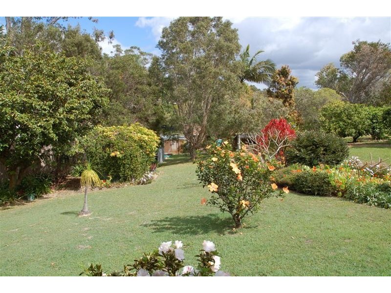 19 Narooma  Drive, Ocean Shores NSW 2483