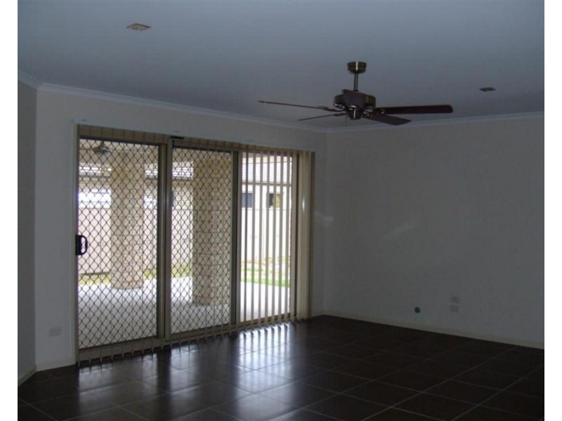 8 Miram Place, Ocean Shores NSW 2483