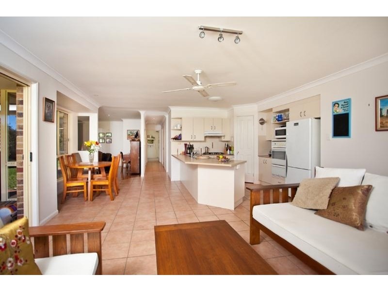 10 Gilba Avenue, Ocean Shores NSW 2483