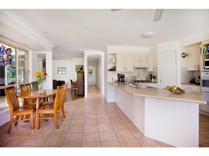 10 Gilba Avenue, Ocean Shores NSW 2483