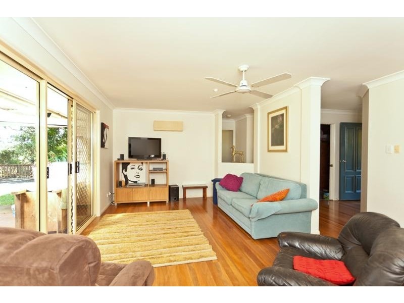 10 Gilba Avenue, Ocean Shores NSW 2483