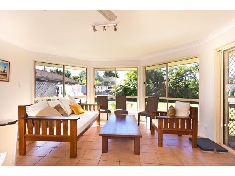 10 Gilba Avenue, Ocean Shores NSW 2483