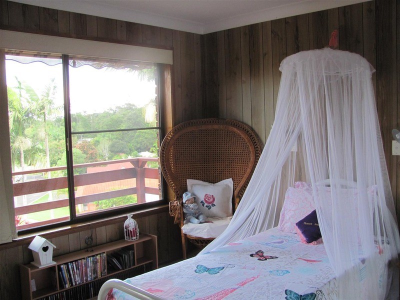 27 Rajah Road, Ocean Shores NSW 2483