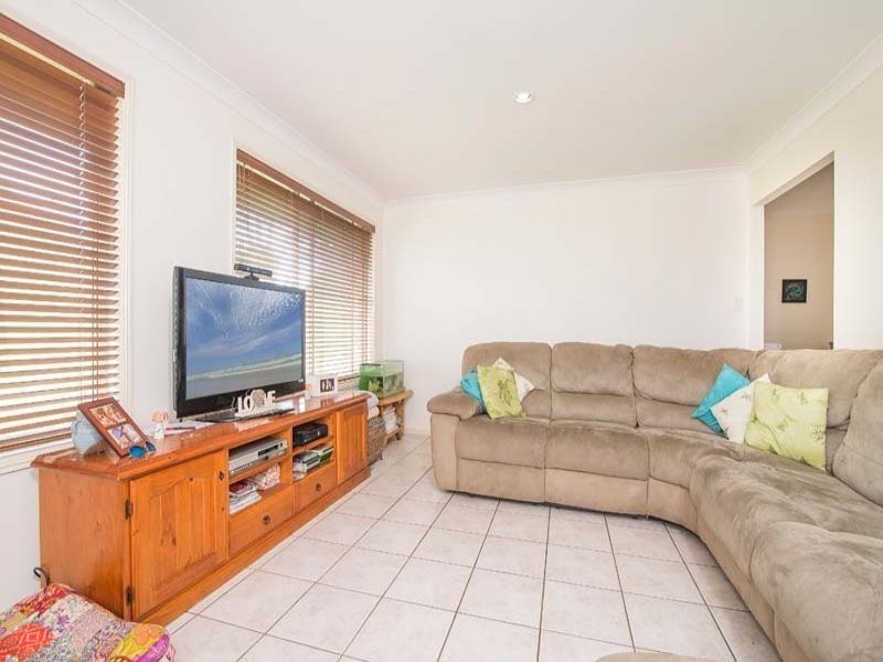 5 Eloura Court, Ocean Shores NSW 2483