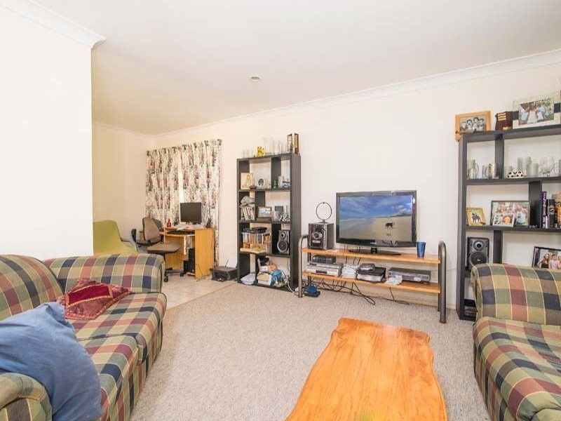 5 Eloura Court, Ocean Shores NSW 2483