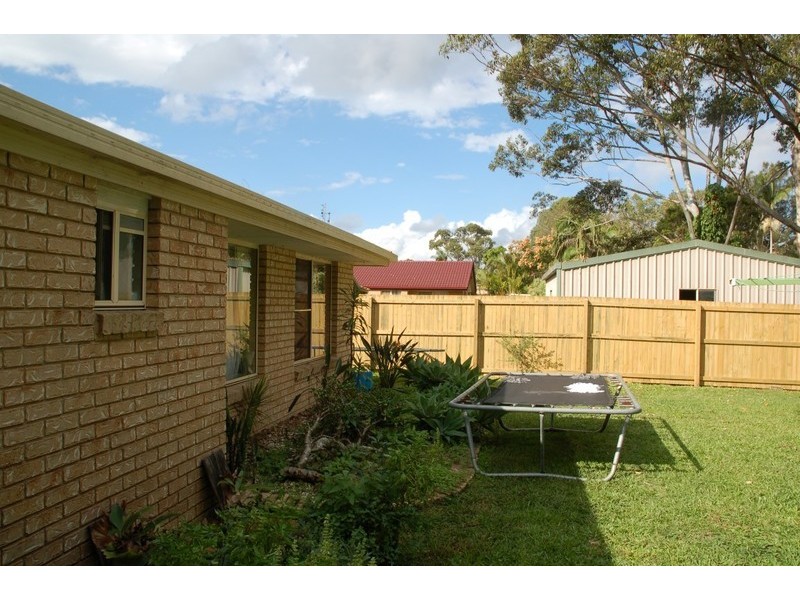 5 Eloura Court, Ocean Shores NSW 2483