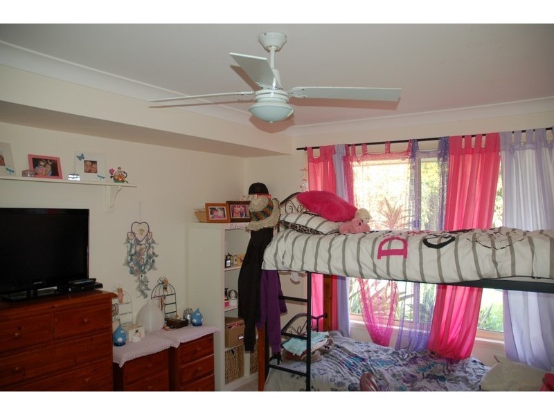 5 Eloura Court, Ocean Shores NSW 2483