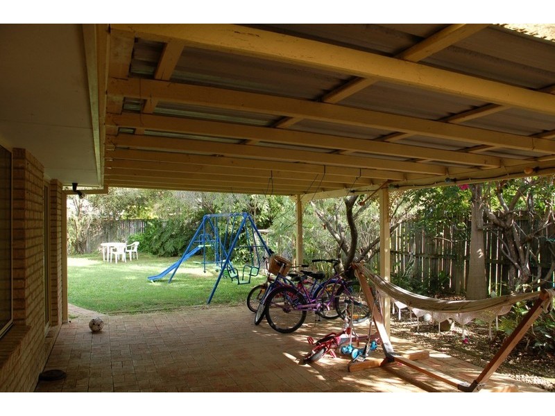 5 Eloura Court, Ocean Shores NSW 2483