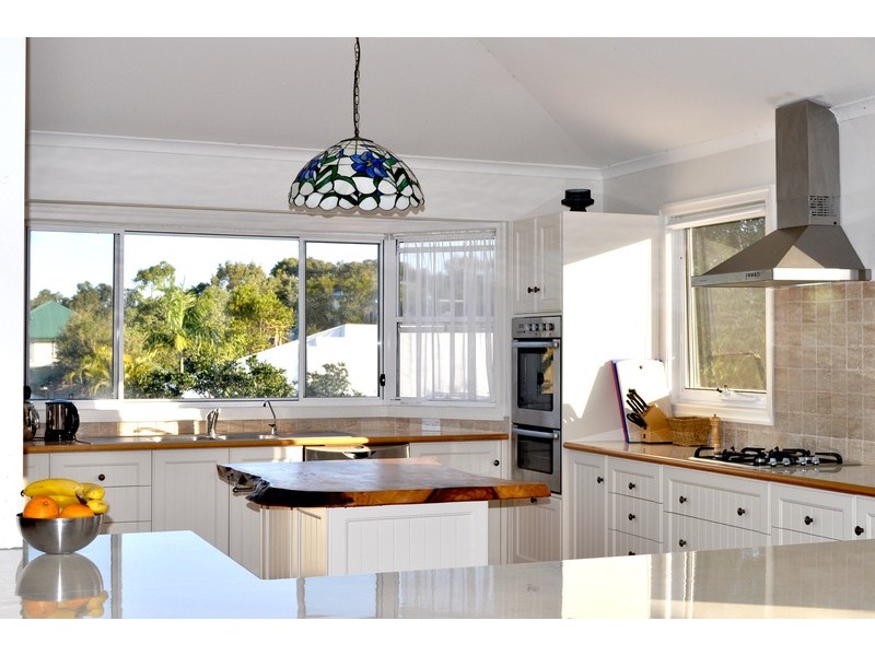 34 Mia Court, Ocean Shores NSW 2483