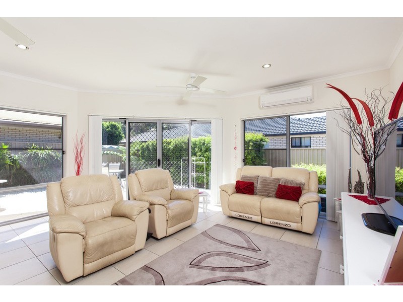 52B Rajah Road, Ocean Shores NSW 2483