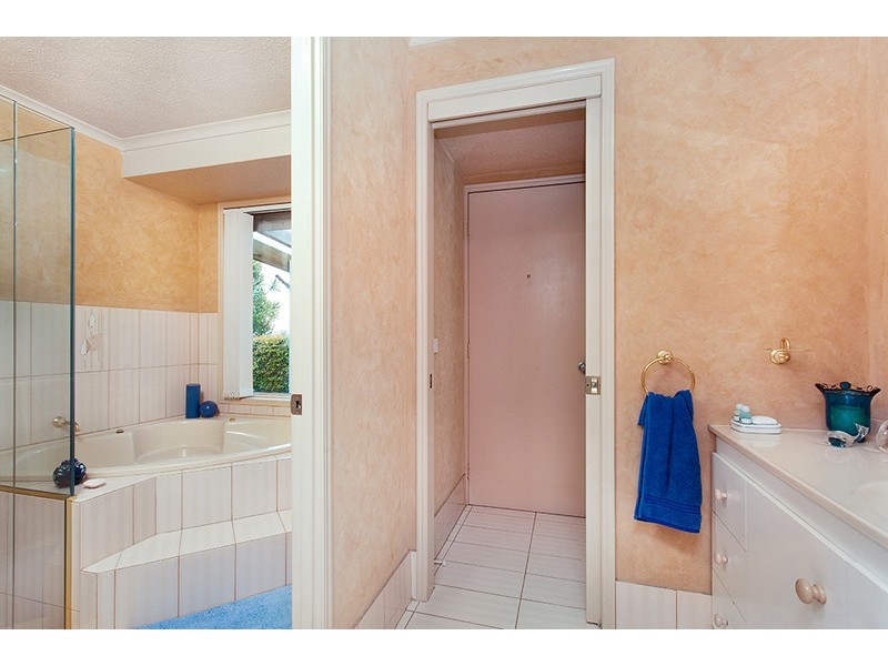 11 Tongarra Drive, Ocean Shores NSW 2483