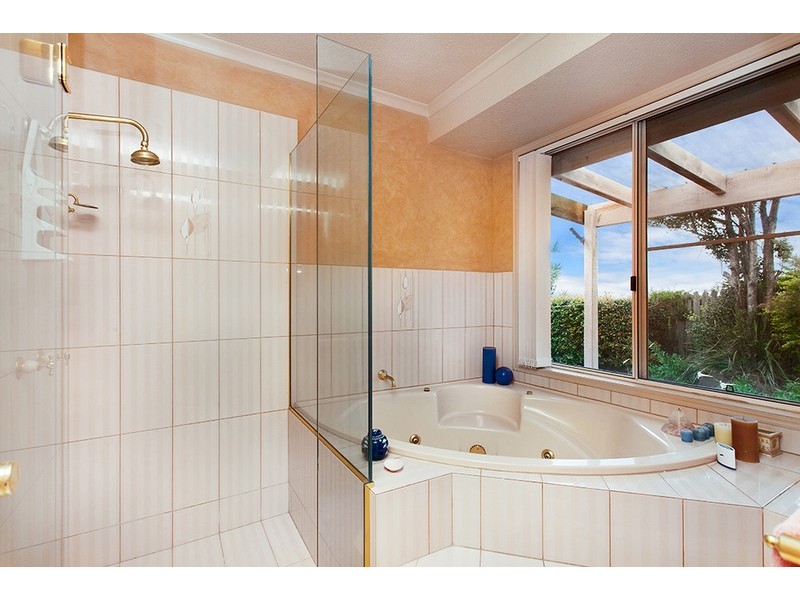 11 Tongarra Drive, Ocean Shores NSW 2483