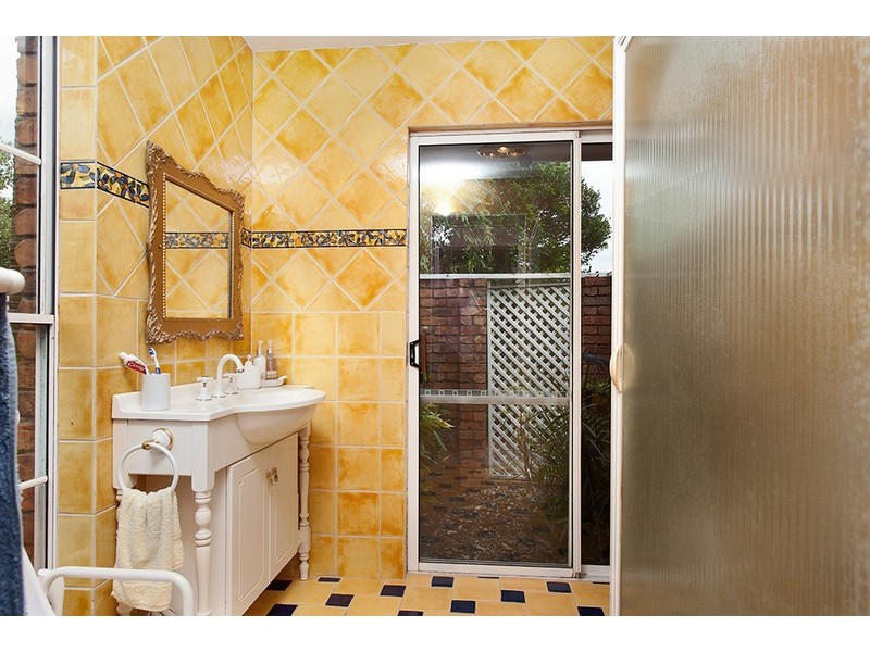 11 Tongarra Drive, Ocean Shores NSW 2483