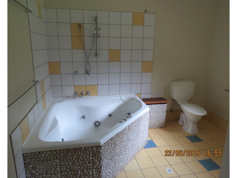 8 Matong Drive, Ocean Shores NSW 2483