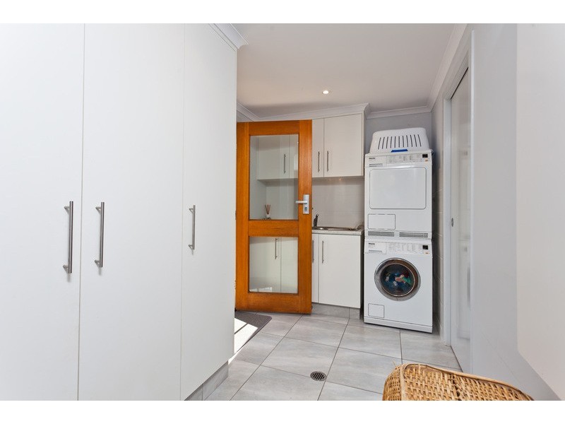 30 Mia Court, Ocean Shores NSW 2483
