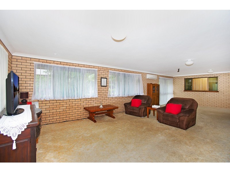 6 Warrambool Road, Ocean Shores NSW 2483