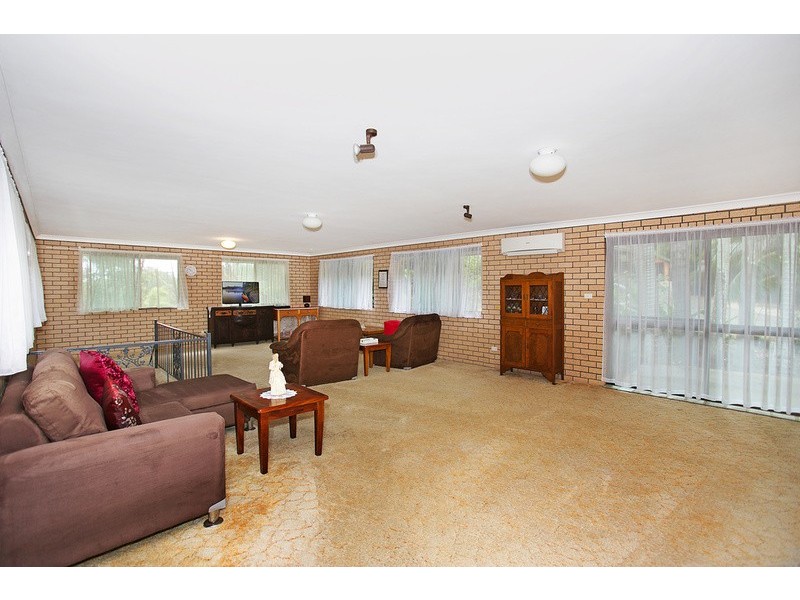 6 Warrambool Road, Ocean Shores NSW 2483