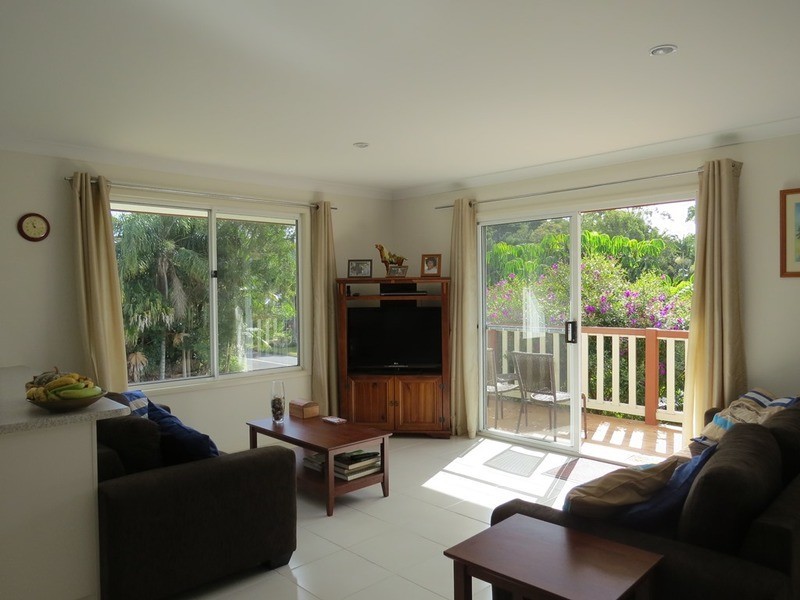 1/1 Nandroya Avenue, Ocean Shores NSW 2483