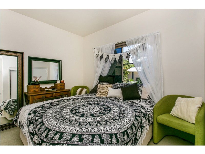 1/2 Palmer Avenue, Ocean Shores NSW 2483