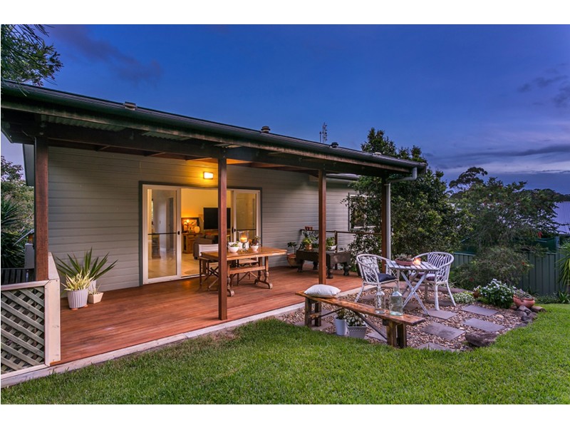 1/2 Palmer Avenue, Ocean Shores NSW 2483