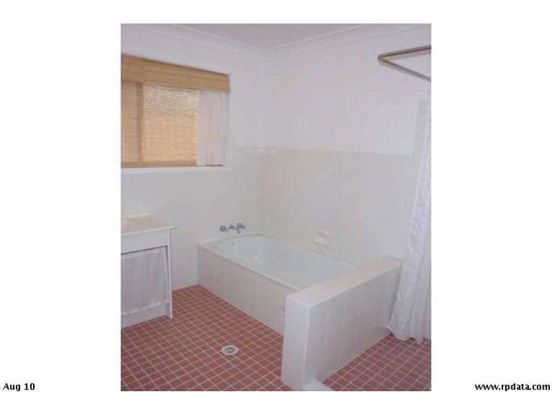 8 Gilba Avenue, Ocean Shores NSW 2483