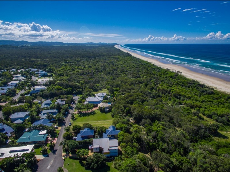 25 Muli Muli Avenue, Ocean Shores NSW 2483