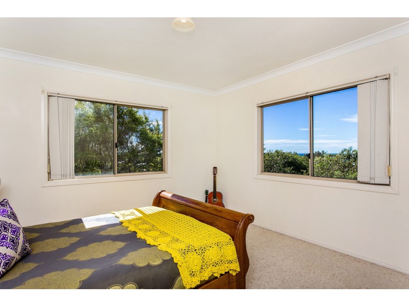 1 Harah Court, Ocean Shores NSW 2483