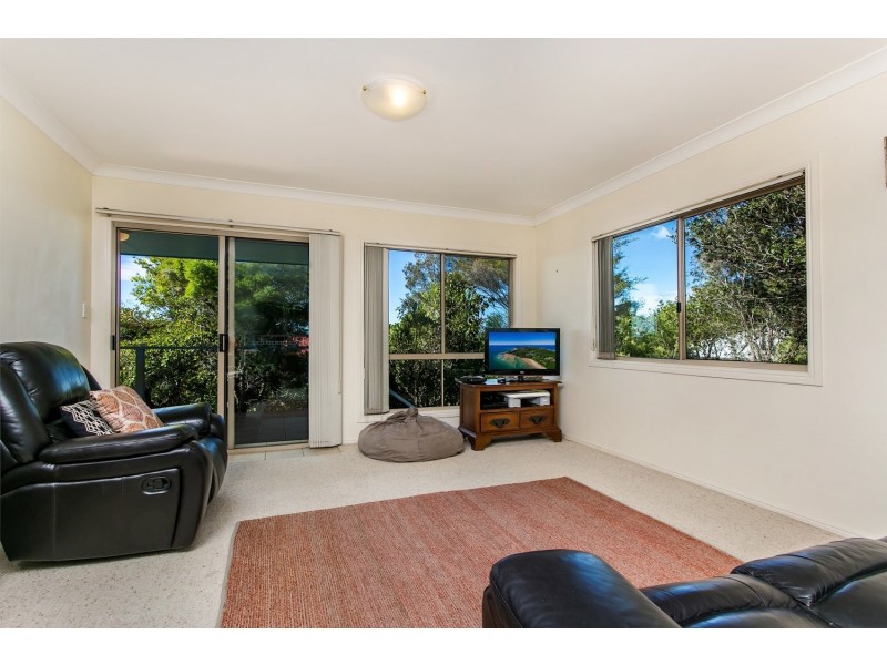 1 Harah Court, Ocean Shores NSW 2483