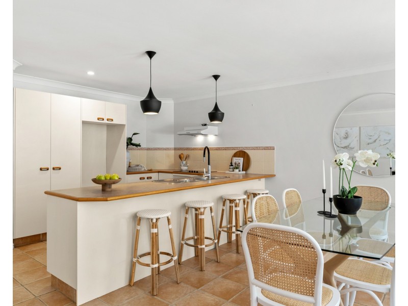 4/2 Nunyar Court, Ocean Shores NSW 2483