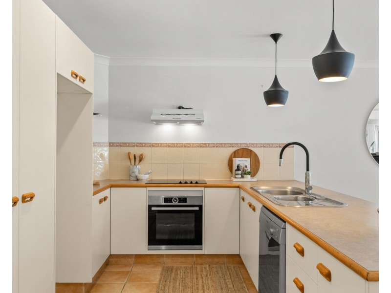 4/2 Nunyar Court, Ocean Shores NSW 2483