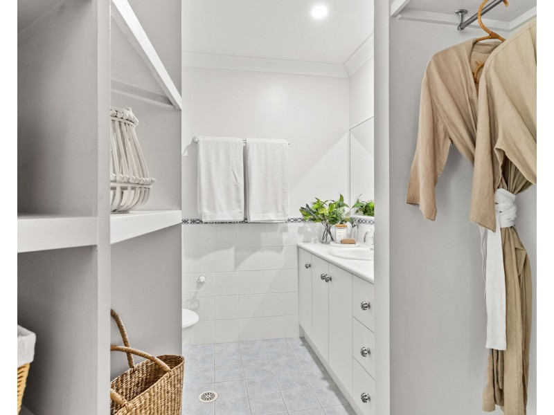 4/2 Nunyar Court, Ocean Shores NSW 2483